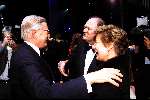 SCHEVENINGEN 21 OKTOBER 2001
PREMIERE van AIDA in het circustheater.
Pieter v Vollenhoven en Joop v d Ende  en Janine v d Ende