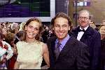 Scheveningen 21 Oktober 2001 Premiere Aida in het circustheater
John Ewbank met vriendin
Achtergrond Wil Dekkers fotograaf De Telegraaf