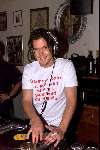 AMSTERDAM 11 OKTOBER 2001
Diner voor War Child in restaurant de Ondeugd.
Johnny de Mol als DJ