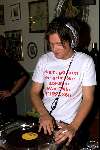 AMSTERDAM 11 OKTOBER 2001
Diner voor War Child in restaurant de Ondeugd.
Johnny de Mol als DJ