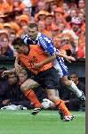 Rotterdam, 25 juni 2000   Euro 2000
Europees Kampioenschap voetbal 2000
Nederland-Joegoslavie
Marc Overmars met Miroslav Djukic
Op zijn rug overtreding