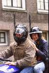 Amsterdam 20 oktober 2001
Martijn Krabbe en zijn nieuwe vriendin op de moter.