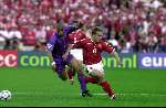 Rotterdam, 16 juni 2000   Euro 2000
Europees Kampioenschap voetbal 2000
Nederland-Denemarken
Michael Reiziger contra Jesper Gronkjaer