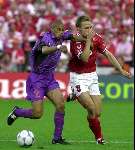 Rotterdam, 16 juni 2000   Euro 2000
Europees Kampioenschap voetbal 2000
Nederland-Denemarken
Michael Reiziger contra Jesper Gronkjaer