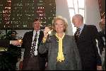 Amsterdam 17 MAART 2000, introductie aandelen World Online op de Amsterdamse effectenbeurs.
Nina Brink met champagne, links Michael Duffy en rechts George Moller.
