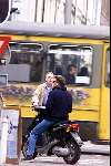 Amsterdam 20 oktober 2001
Reinout Oerlemans op zijn scooter.