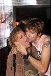 Amsterdam 11 Oktober 2001
Diner voor War Child in restaurant de Ondeugd.
Ruud de Wild met tatoeage als DJ met Tatum dagelet