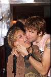 AMSTERDAM 11 OKTOBER 2001
Diner voor War Child in restaurant de Ondeugd.
Tatum Dagelet emt Ruud de Wild met taoeage