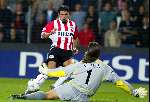 Eindhoven, 25 september 2002
PSV- Asenal FC , tweede wedstrijd in de championsleague
Eindstand 0-4
Kezman probeert doelman David Seaman te verschalken