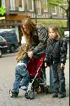 Amsterdam 28 oktober 2002
Mariska Hulscher met kinderen