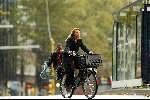 Amsterdam 5 oktober 2002
Nada v Nie met zoontje op de fiets
