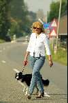 Piershil 2 oktober 2002
Winnie de Jong wandelend met hond