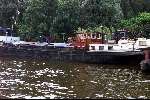 24 juli 2002  Amsterdam
Oud vrachtschip als Woonboot aan de Amstel