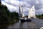 24 juli 2002 boottrip met de sloep van vinkeveen naar Amsterdam
Zeilbootjes op de amstel  Sloepenroute