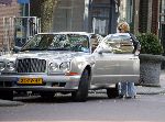 Amsterdam 21 oktober 2003
Connie Breukhoven op Cornelis Schuytstraat
bij haar Bentley