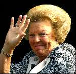 Amsterdam 3 oktober 2003
Koningin Beatrix bij paleis op de dam