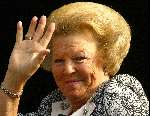 Amsterdam 3 oktober 2003
Koningin Beatrix bij paleis op de dam