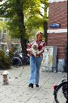 Amsterdam 3 oktober 2003
Simone Kleinsma met hondjes