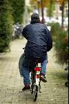 Amsterdam 27 oktober 2002
Zwerver steelt kleren uit Leger des Heils bak