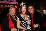 Hong Kong 11 oktober 2004
Princess Model of the world verkiezing.
Aad Ouborg met Els Ouborg en Miss Princess
