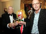 Amsterdam, 23 Oktober 2004
Ondertekening driejarig kontrakt van Bassie & Adriaan
Aad v d Toor en Bas v d Toorn ) voor Nickelodeon