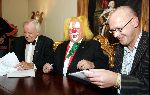 Amsterdam, 23 Oktober 2004
Ondertekening driejarig kontrakt van Bassie & Adriaan
Aad v d Toor en Bas v d Toorn ) voor Nickelodeon