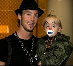Schiphol 12 oktober 2004
Charly Luske met  zoontje Billy op schiphol.