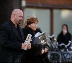 Amsterdam 21 oktober 2004
Chazia Mourali met persoonlijke beveiliging na bedreiging