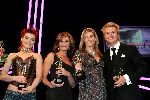Amsterdam 18 oktober 2004
Uitreiking Beau Monde awards in Tuschinski.
Kim Lian v d Meij Leontine Borsato Danielle Overgaag en Bastiaan Ragas