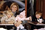 Amsterdam 22 oktober 2004
Danielle Overgaag met Fiene en Tijmen en zoontje van vriendin