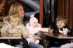 Amsterdam 22 oktober 2004
Danielle Overgaag met Fiene en Tijmen en zoontje van vriendin