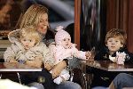 Amsterdam 22 oktober 2004
Danielle Overgaag met Fiene en Tijmen en zoontje van vriendin