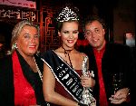 Hong Kong 11 oktober 2004
Princess Model of the world verkiezing.
Aad Ouborg met Els Ouborg en Miss Princess