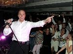 Amsterdam 6 Juli 2004
Frans Bauer tijdens een optreden met fans