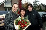 Fijnaart 23 oktober 2004
Frans Bauer met fans voor zijn deur
Peter Smulders bv
