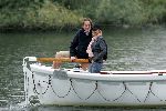 Nigtevecht 17 oktober 2004
Jort Kelder en Georgina Verbaan varen met hun sloep op de Vecht.