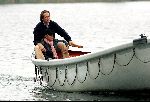 Nigtevecht 17 oktober 2004
Jort Kelder en Georgina Verbaan varen met hun sloep op de Vecht.