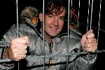Zevenbergen 21 oktober 2004
Gerard Joling achter de tralies.