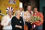 Hong Kong 8 oktober 2004
Princess Model of the world verkiezing.
Tineke de Nooy Gordon Aad Ouborg Cas Spijkers en Joop Braakhekke