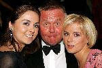 Amsterdam 18 oktober 2004
Uitreiking Beau Monde awards in Tuschinski.
Harry Mens met dochters Marloes en Suze