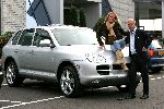Nieuwerkerk a/d Ijssel 1 november 2004
Inge de Bruijn met haar nieuwe Porsche Cayenne  met Rene Bloem