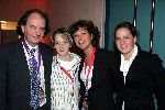 Leiden 25 oktober 2004
Premiere Holiday on ice in Groenoordhallen.
Jean v d Velde met zijn zoon Jannick v d Velde en zijn vrouw en dochter