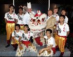 Hong Kong 8 oktober 2004
Princess Model of the world verkiezing.
Joop Braakhekke en Cas Spijkers met chinese acrobaten
