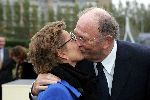 Den Haag 4 oktober 2004
Presentatie  van het plaatsen van het circustheater in Madurodam. 
Joop v d Ende en Janine v d Ende kussend