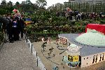 Den Haag 4 oktober 2004
Presentatie  van het plaatsen van het circustheater in Madurodam. 
Joop v d Ende en Janine v d Ende