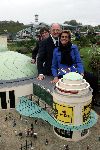 Den Haag 4 oktober 2004
Presentatie  van het plaatsen van het circustheater in Madurodam. 
Joop en Janine v d Ende