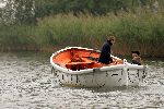 Nigtevecht 17 oktober 2004
Jort Kelder en Georgina Verbaan varen met boot op de Vecht.