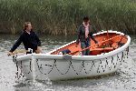 Nigtevecht 17 oktober 2004
Jort Kelder en Georgina Verbaan varen met boot op de Vecht.