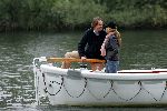 Nigtevecht 17 oktober 2004
Jort Kelder en Georgina Verbaan varen met boot op de Vecht.
