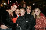 Amsterdam 18 oktober 2004
Uitreiking Beau Monde awards in Tuschinski.
Kim Lian v d Meij met fans